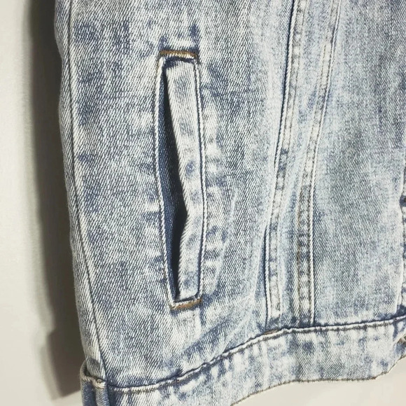 VGT  Looney Tunes Acid Wash Mens/Womans Jean Jacket,size M. - Picture 9 of 9